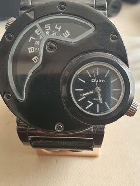 Oulm 9591 Black Leather Dual Time Zone Men's Watch